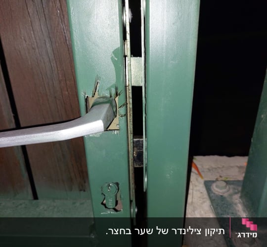 מנעול דלת מתכת עם ידית כסופה